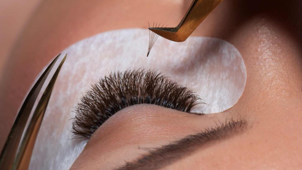 Extensions de cils : mon bilan après un an
